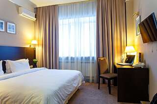 Отель Red Village Hotel Нур-Султан Улучшенный номер с кроватью размера «king-size»-3