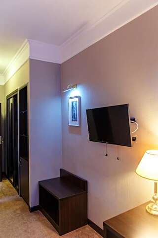 Отель Red Village Hotel Нур-Султан Улучшенный двухместный номер с 2 отдельными кроватями-4