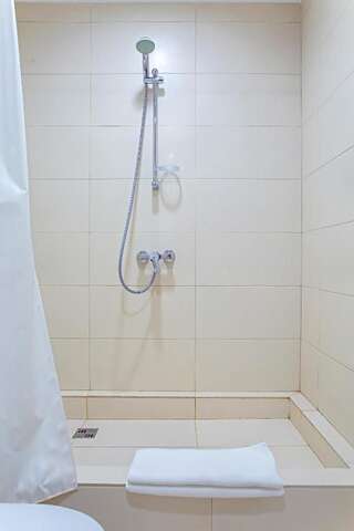 Отель Red Village Hotel Нур-Султан Люкс с кроватью размера «king-size»-9