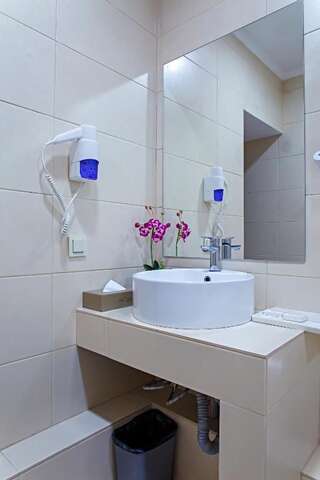 Отель Red Village Hotel Нур-Султан Люкс с кроватью размера «king-size»-10